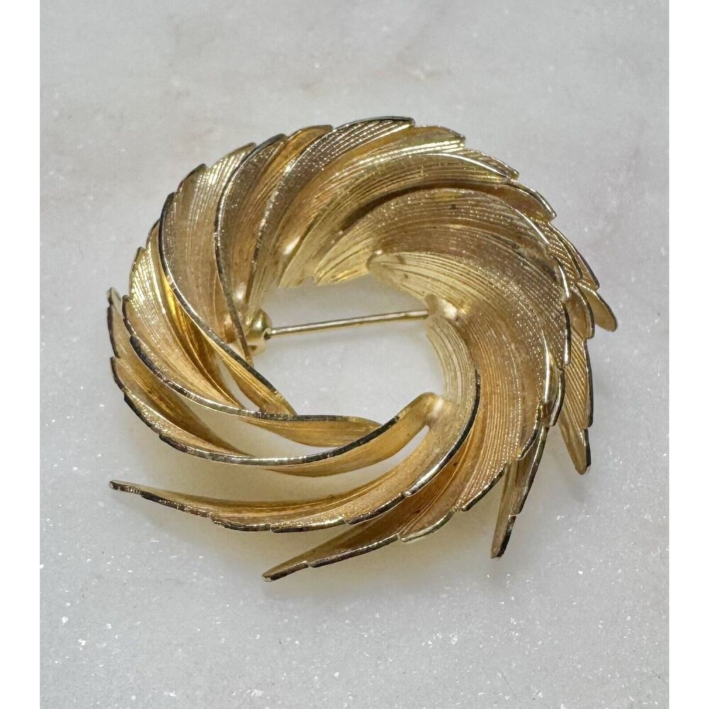 Vintage Spiral Wreath Circle Flower Gold Toned Metal Brooch Mid Century Style
